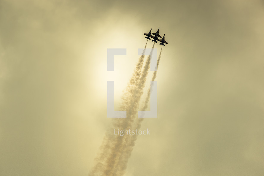 Miramar Air Show, 2018, jets with contrails 