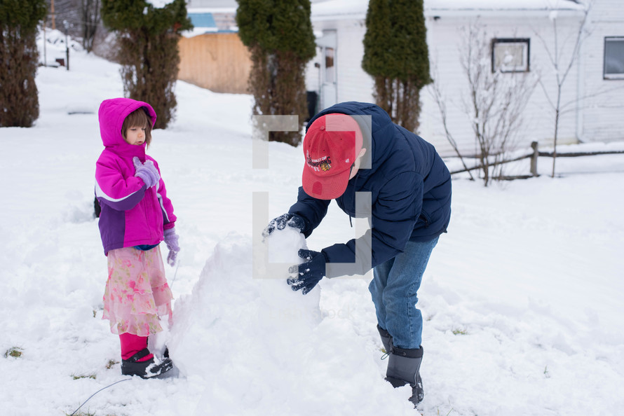 kids building a snowman 