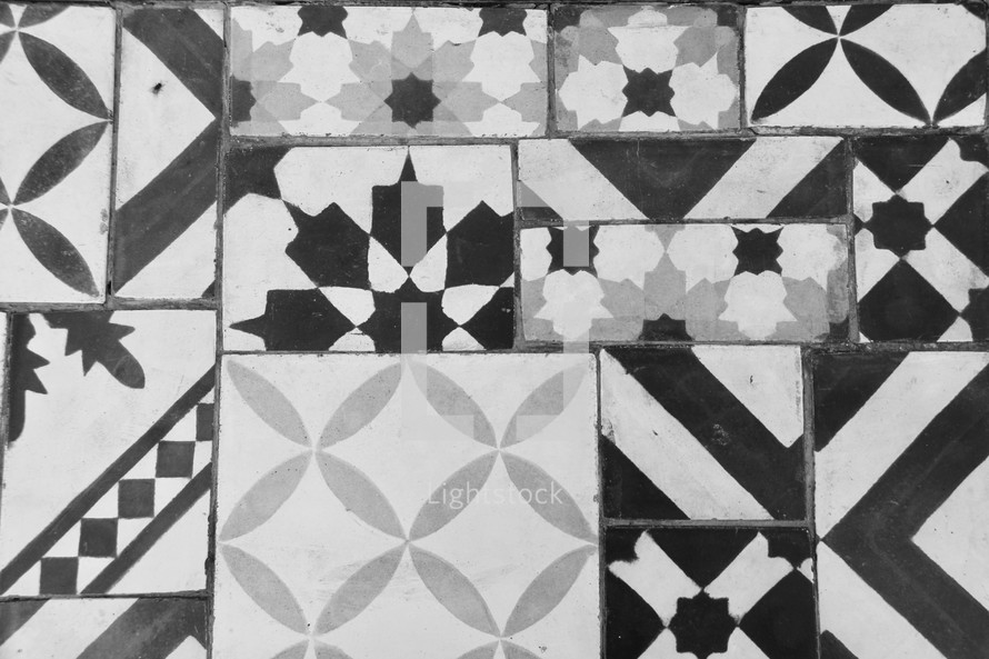 mosaic tile pattern in black and white 