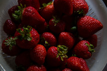 fresh strawberries in a bowl 