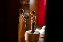 mother and child figurines 