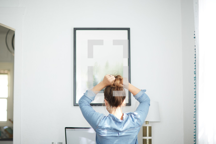 frustrated woman in front of a computer 
