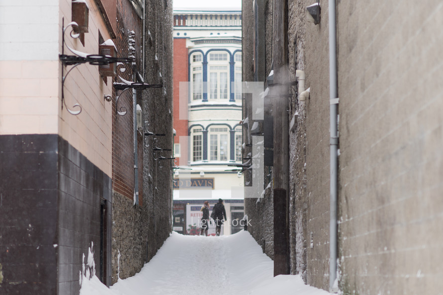 snow in an alley 