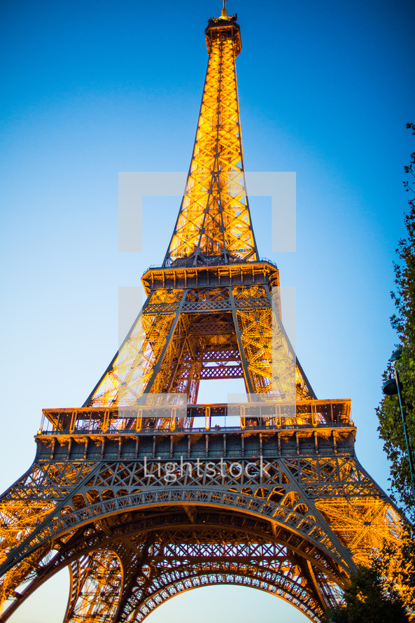 golden sunlight on the Eiffel Tower 