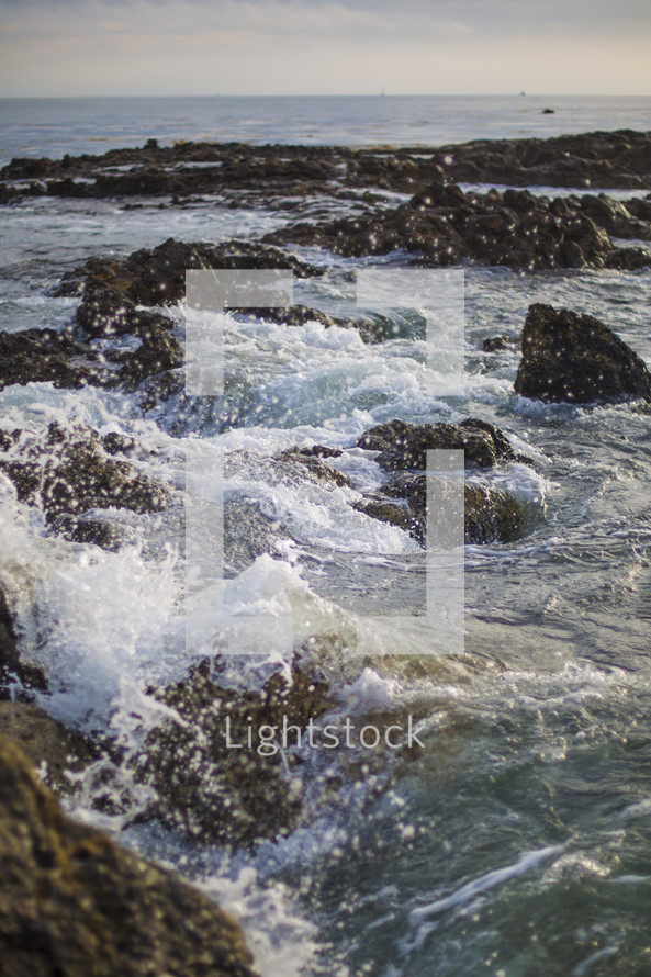 sea rocks and splashing water 