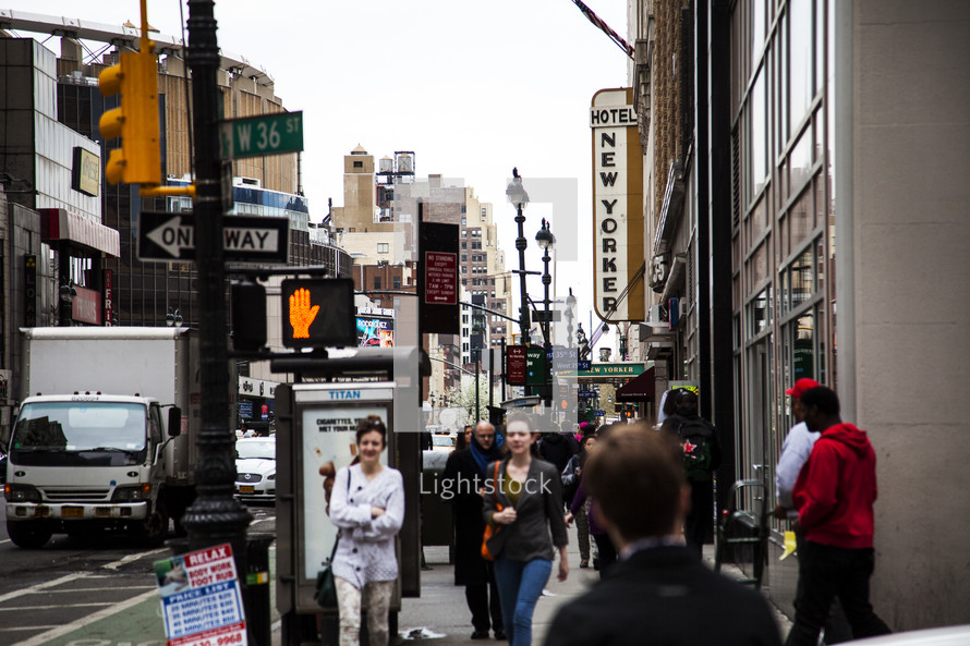 crowded New York City sidewalk