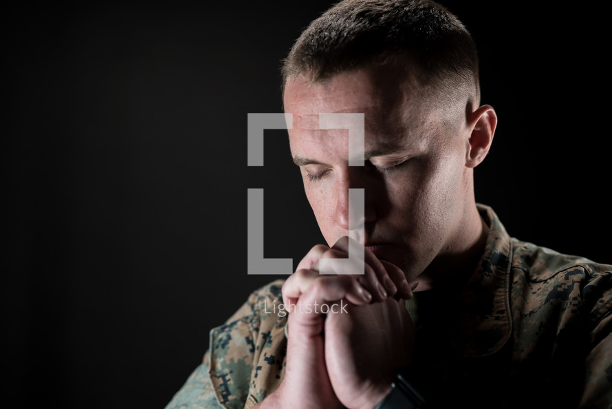 praying soldier 