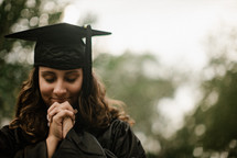praying female graduate 