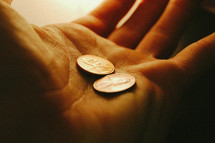 hand holding pennies