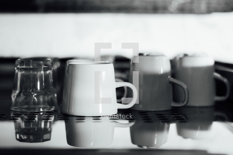 drying coffee mugs 