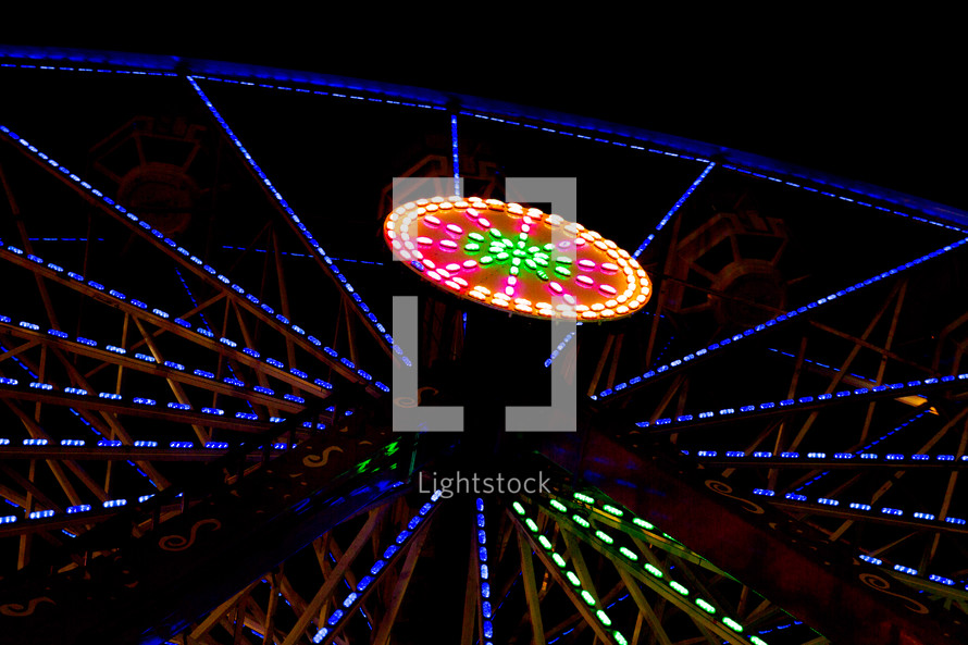 lights on an amusement park ride