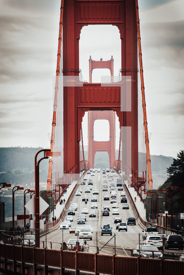 traffic on the Golden Gate Bridge 