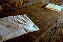 linens in the empty tomb 
