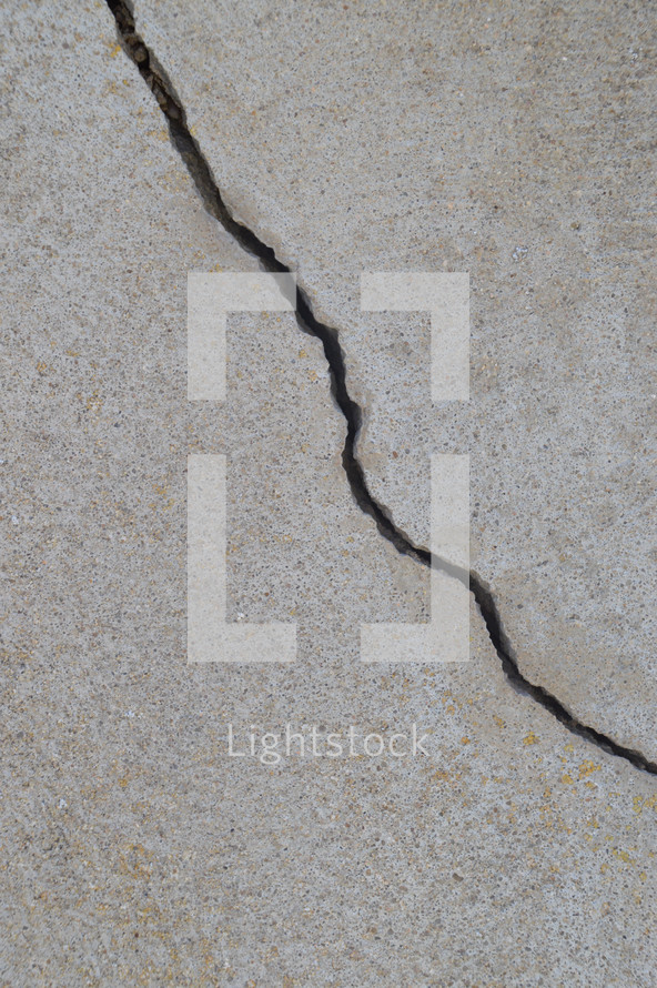 crack in concrete 