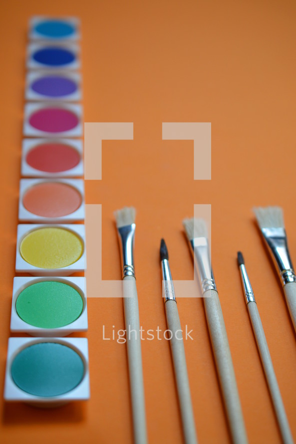 paints and paint brushes 