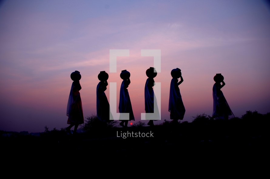 water jugs, heads, silhouettes, sand, outdoors, women, traditional clothing, veils, India