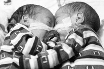 newborn twins with breathing tubes 