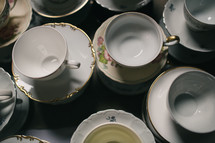 tea cups and saucers 