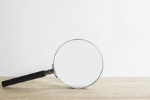 magnifying glass 
