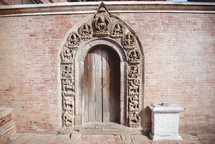 arched doorway in Tibet 