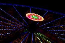 lights on an amusement park ride