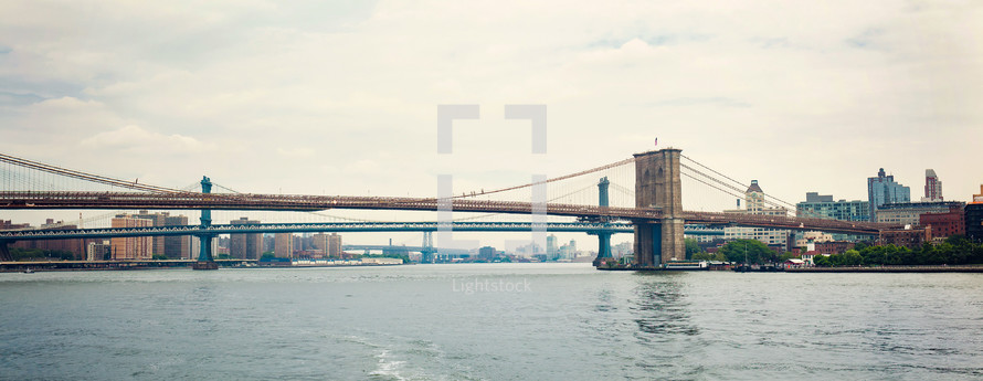 Manhattan Bridge in daylight, New York City