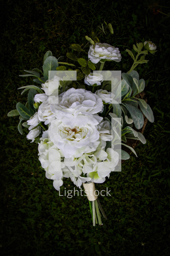 bouquet of white flowers 