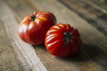 red tomatoes 