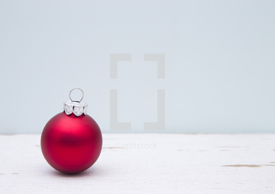 single red ball ornament 