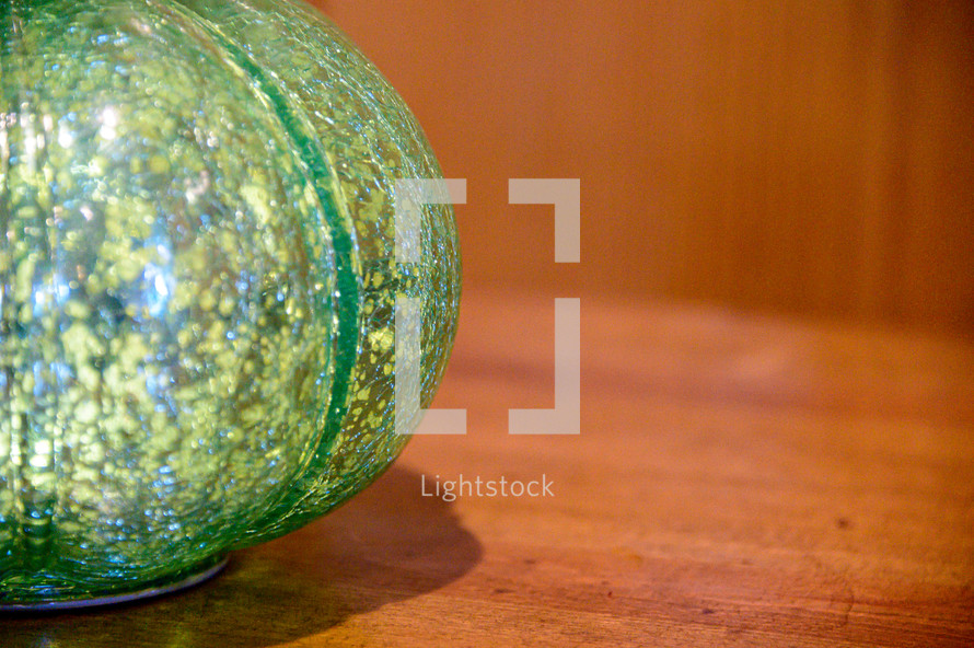green vase 