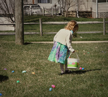 children Easter egg hunting 