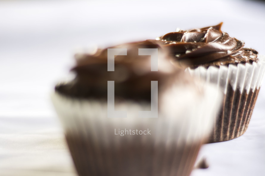 chocolate icing on cupcakes 