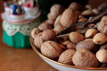 bowl of walnuts 