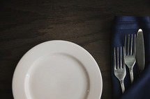 fasting, Place setting with empty plate.