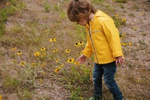 toddler picking flowers 