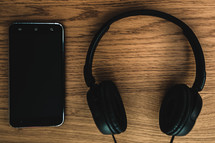 headphones and iPhone 