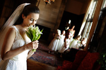 bride holding flowers - wedding party 