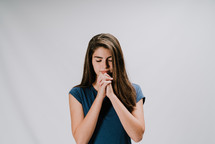 teen girl praying 