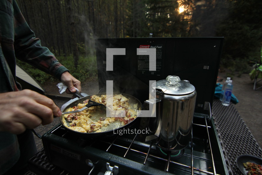 cooking eggs while camping 