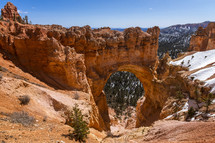 arch in red rock 