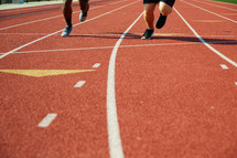 runners on a track 