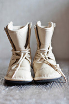 infant's boots 