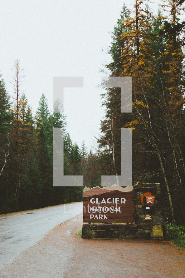 sign to the entrance for Glacier National Park 