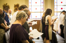 congregation singing 