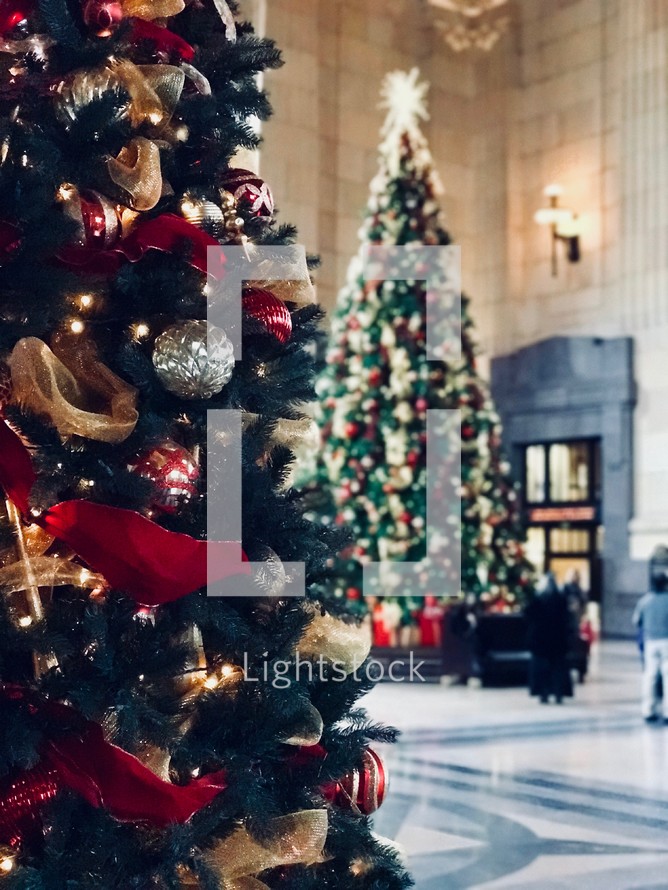 beautifully decorated Christmas tree 