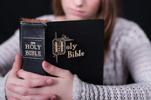 Teen girl reading the Bible.