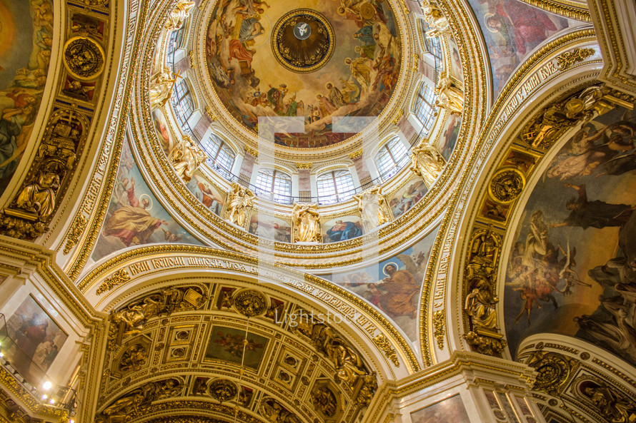 ornate dome and ceiling 