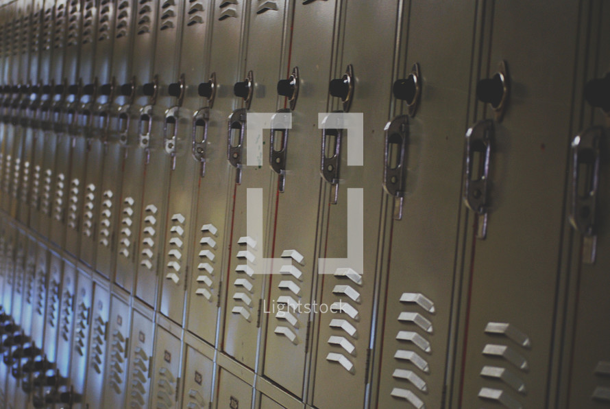 locks on rows of lockers 
