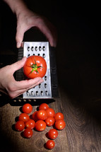 grating tomatoes 