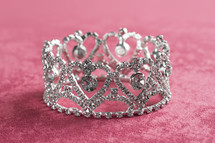 diamond crown on pink 